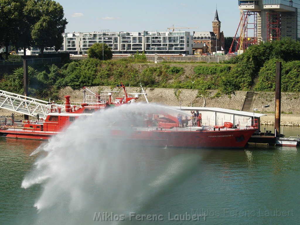 Feuerloeschboot 10-2      P150.JPG